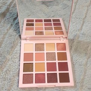 L.A. GIRL PRO MASTERY 16 COLOR EYESHADOW PALETTE